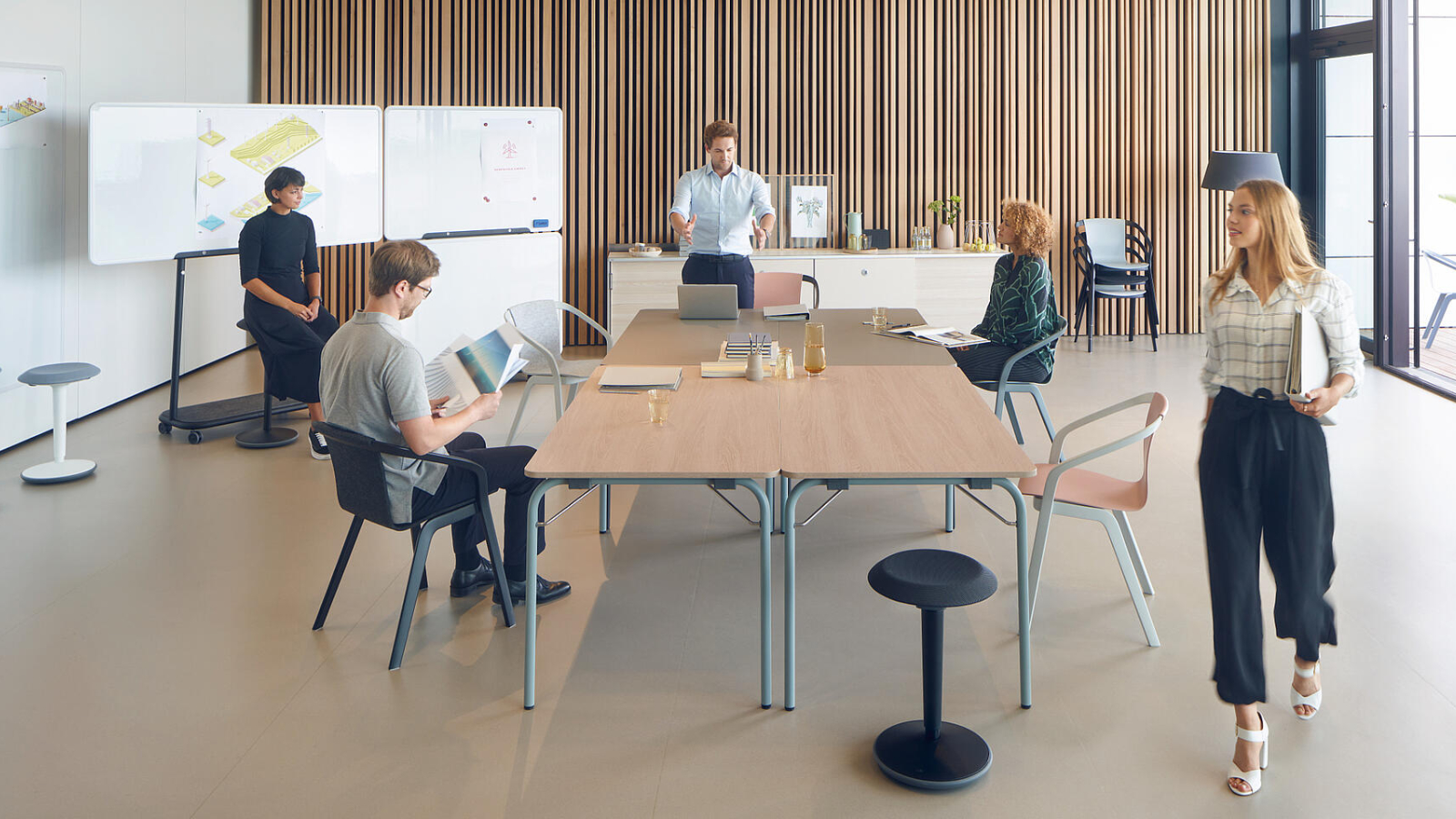 Folding tables