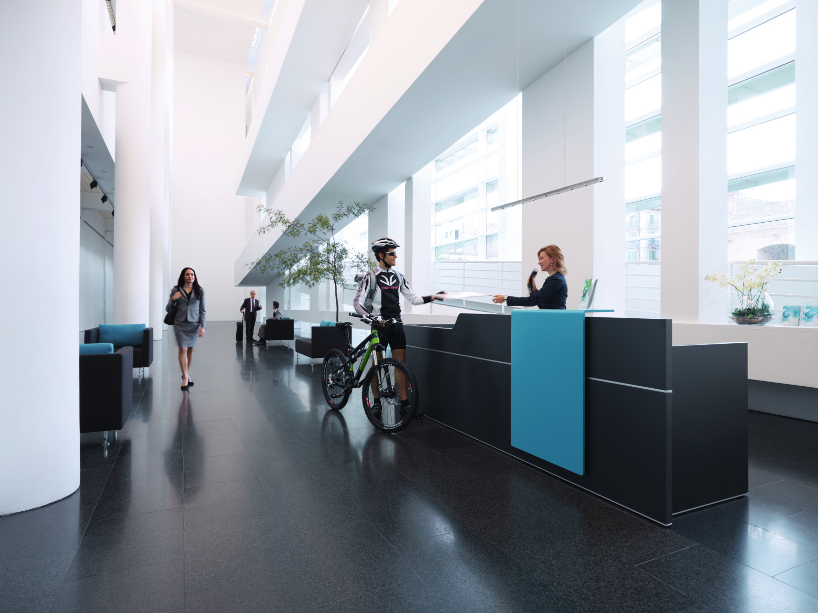 Lada recepcyjna jako wizytówka firmy - jak zrobić idealne pierwsze wrażenie?